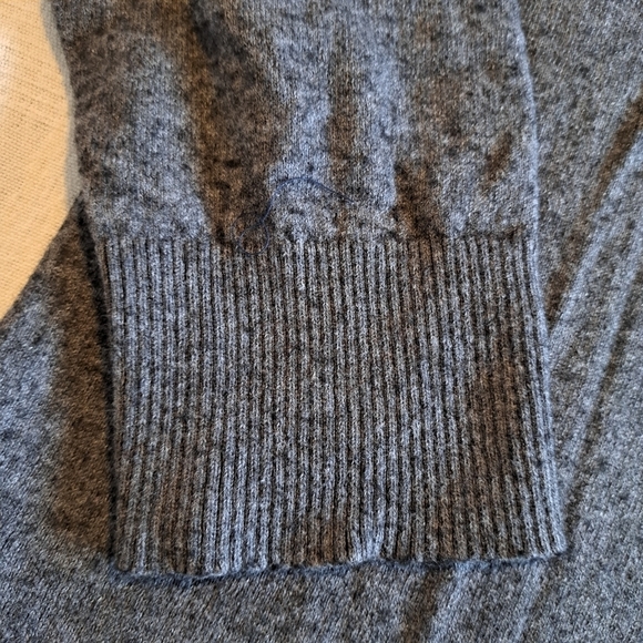 The North Face men's size XL heathered gray v neck cotton/wool blend sweater - Picture 5 of 6